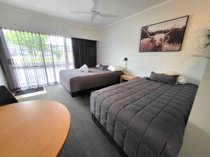 Racecourse Motel