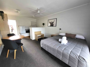 Racecourse Motel