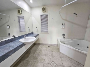 Albany Executive Motor Inn