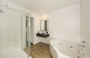 Camellia Court Motel